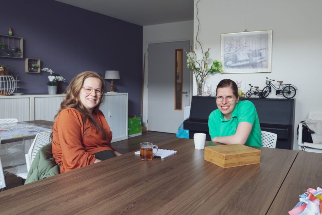 Jonneke (jobcoach van Jados) en Stéphanie (werkzaam bij Dagelijks Leven)
