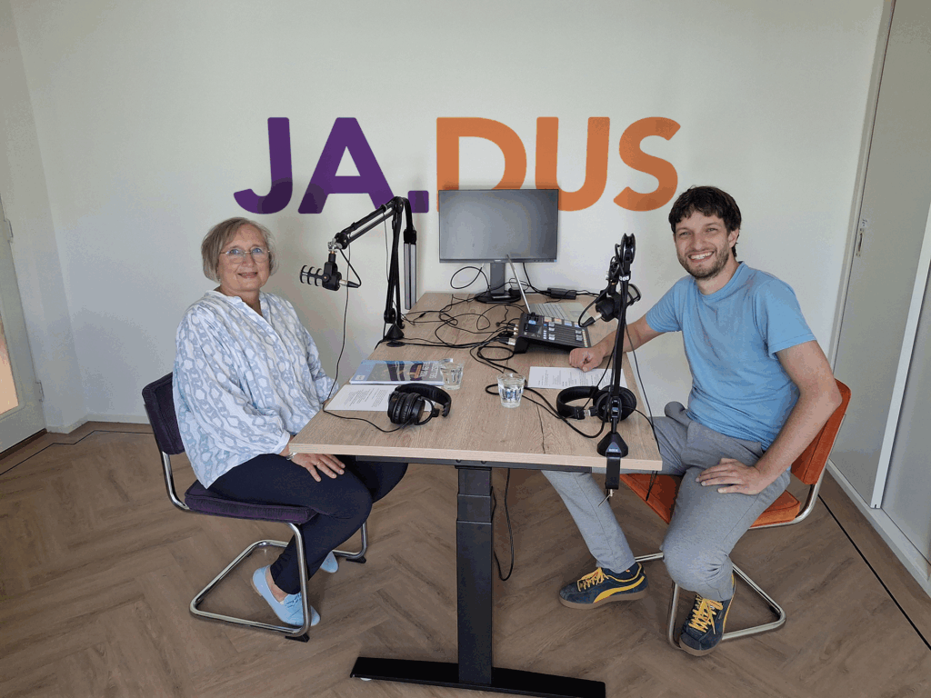 Jolie en Paul in podcastruimte